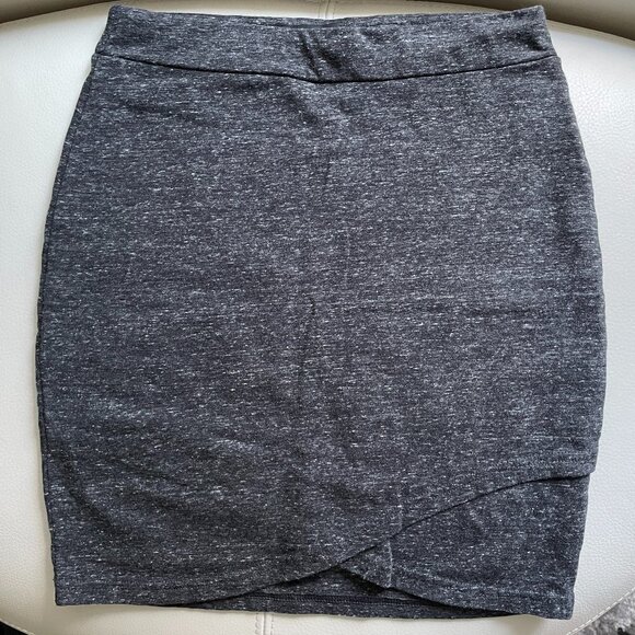 Talula Aritzia Tulip Hem Stretchy Mini Skirt XS - Picture 4 of 9